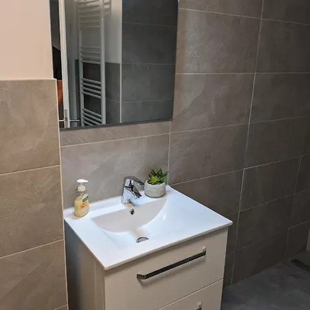 Gut Schlafen In Der Innenstadt Von - Io19 * 齐陶