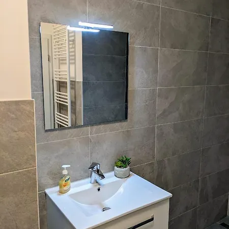 公寓 Gut Schlafen In Der Innenstadt Von - Io19 *