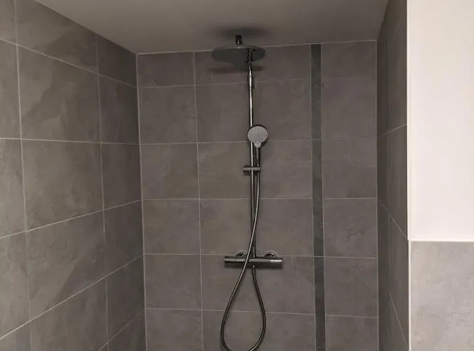 شقة Gut Schlafen In Der Innenstadt Von - Io19 تسيتاو