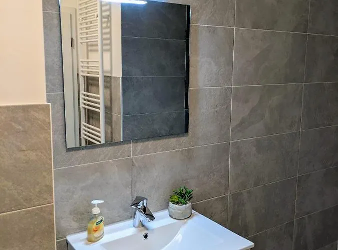 شقة Gut Schlafen In Der Innenstadt Von - Io19 *