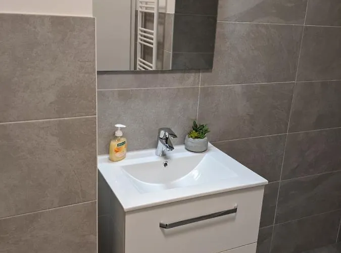 Gut Schlafen In Der Innenstadt Von - Io19 تسيتاو